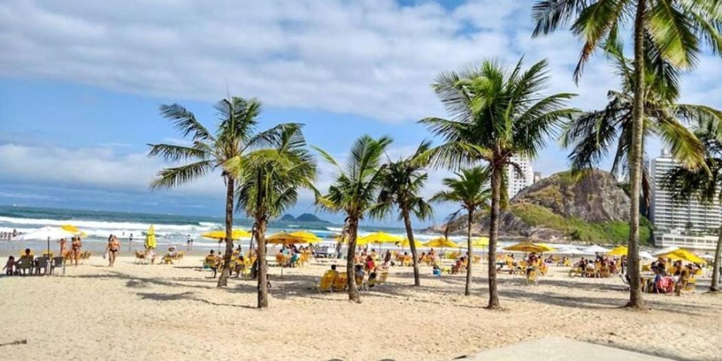 Apto A Poucos Metros Da Da Enseada Com Wi-fi Apartment *