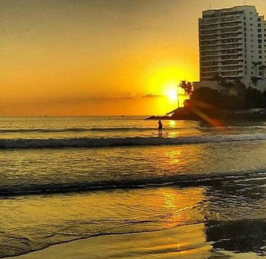 Apto A Poucos Metros Da Da Enseada Com Wi-fi Guaruja